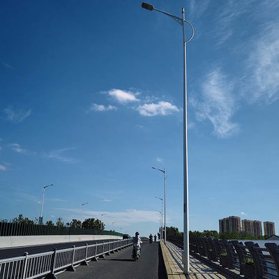 Aanpasbare ontwerp straatlamp paal met warm gegalvaniseerd staal voor hoogwaardige buitenverlichting