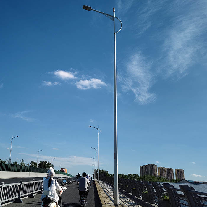 Kegelvormige / veelhoekige / ronde straatlichtkolom met warmdip galvanisatie