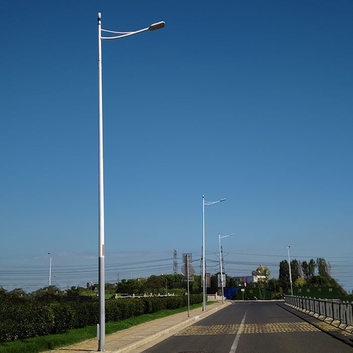 Aanpasbaar ontwerp Zonne-straatlicht paal Hot Dip gegalvaniseerd staal voor buitenverlichting behoeften