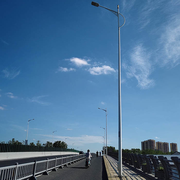Aanpasbare ontwerp straatlamp paal met warm gegalvaniseerd staal voor hoogwaardige buitenverlichting