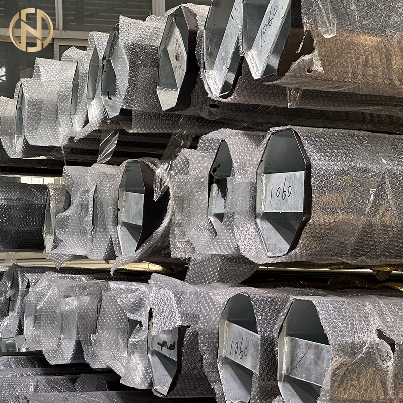 Octagonale stroommasten voor laag- en middenspanningslijnen Metalen masten Elektrische apparatuur benodigdheden