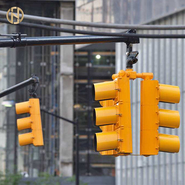 Hete Onderdompelings Gegalvaniseerd Verkeerslicht Pool 4M 6M 8M For Traffic Control Systeem