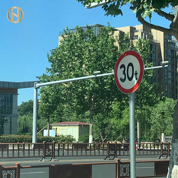 Gegalvaniseerd Q345B-Road van Verkeerstekenpool Signaal Post 320M Mounting Height