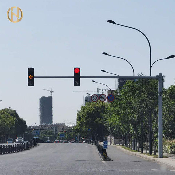 Q235B de Camera Post 6M*9M Achthoekige Vorm van staalkabeltelevisie voor Verkeer in l-Vorm