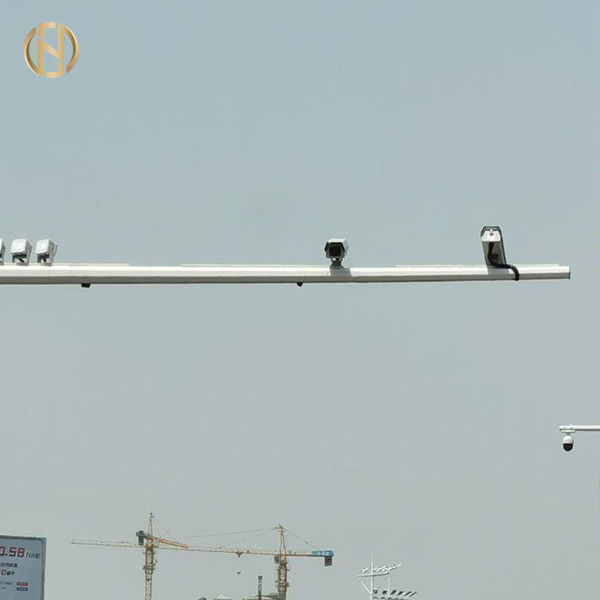 Q235B de Camera Post 6M*9M Achthoekige Vorm van staalkabeltelevisie voor Verkeer in l-Vorm