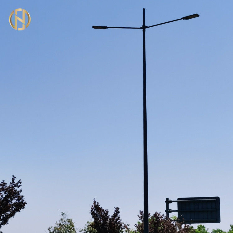 Aanpasbaar elektrisch buitenshuis zonne-lichtstraat pole ontwerp met warm-dip gegalvaniseerde coating