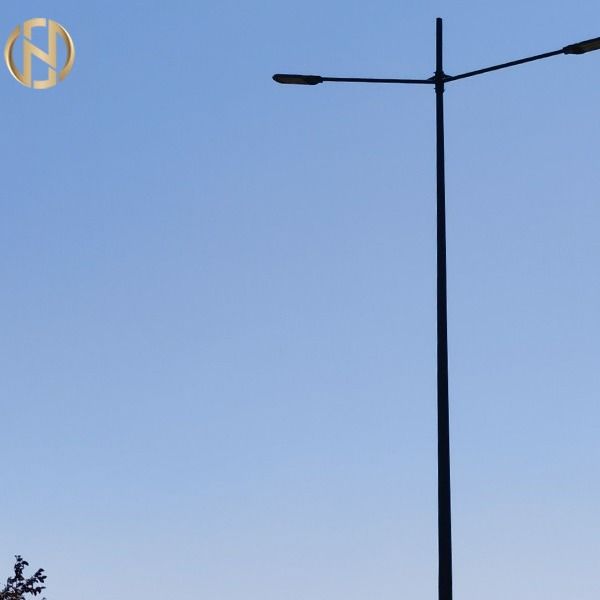 Hot-Dip gegalvaniseerd Q235B straatlicht paal met aanpasbare kleur