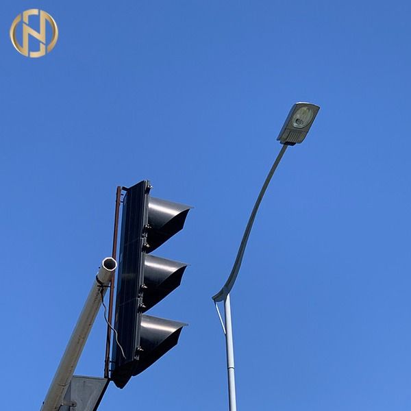 Hot-Dip gegalvaniseerd Q235B straatlicht paal met aanpasbare kleur